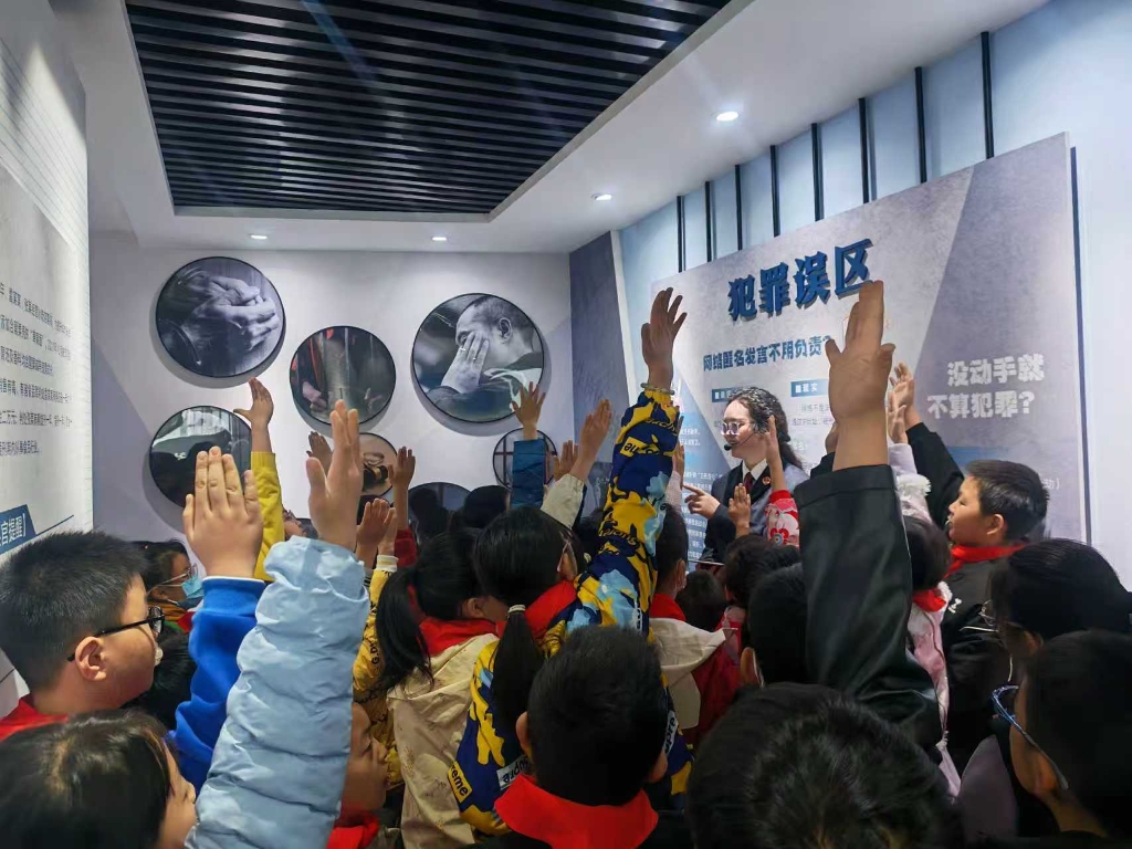 木棉花开映童心，困境儿童笑开颜